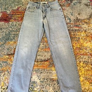 Levi’s 550 28x32 men’s jeans, perfectly broken in!